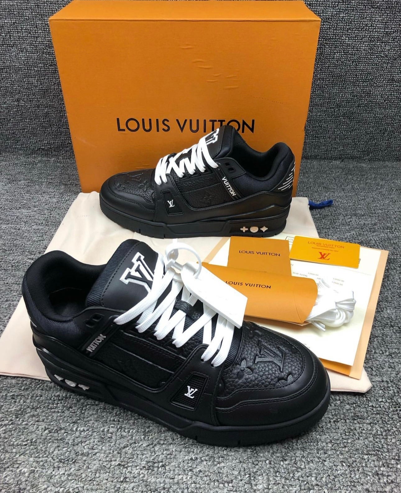 LV Trainer Sneaker black